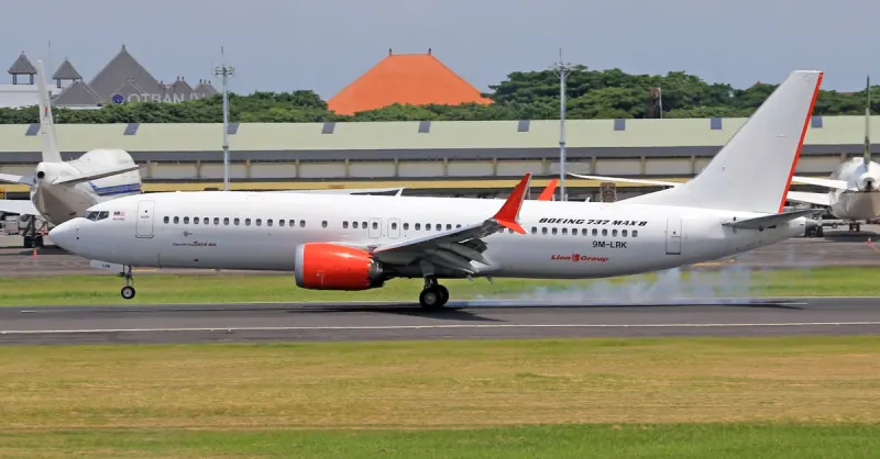 737 Max 8